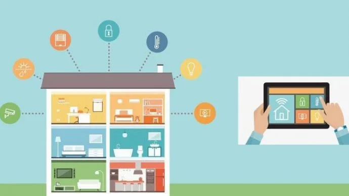 Inteligentny dom może być oparty o systemy przewodowe lub bezprzewodowe, a także łączyć obydwa rozwiązania. Sprawdź, czym charakteryzuje się bezprzewodowy i przewodowy system inteligentnego domu oraz jaki system wybrać w zależności od uwarunkowań oraz potrzeb mieszkańców.